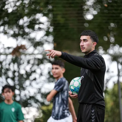 从踢球手到教练